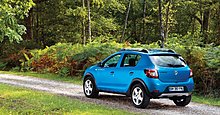 dacia-releases-first-pictures-all-new-sandero-stepway_2.jpg